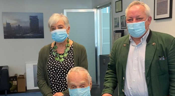 Il Premio Rosa Camuna consegnato allo scenografo erbese Ezio Frigerio