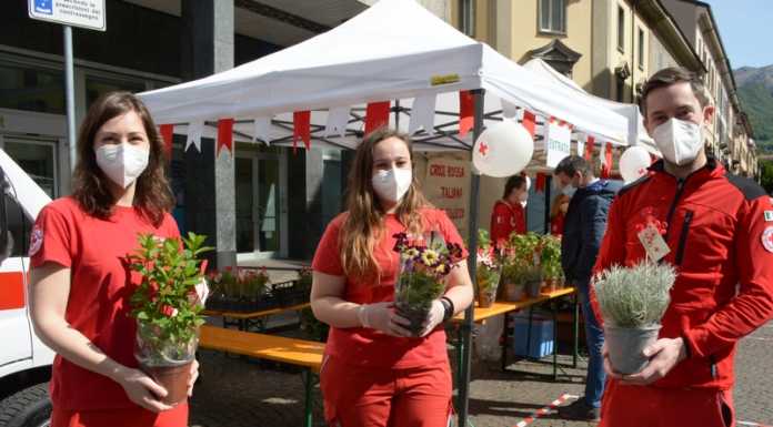 Lecco, volontari in piazza per la Festa della Croce Rossa festa croce rossa 2021- lecco (6)