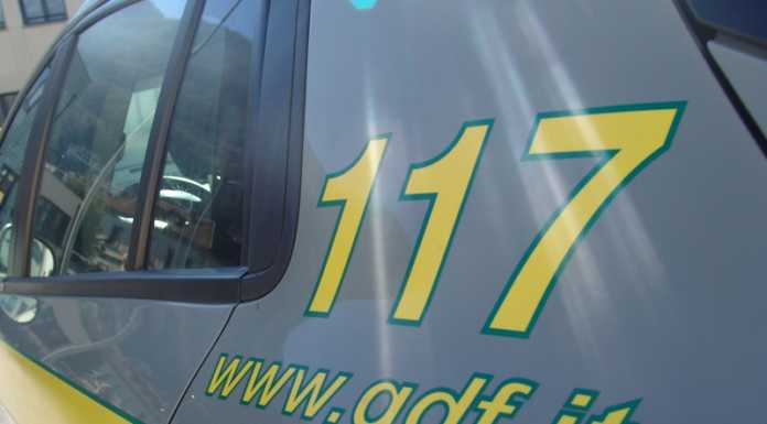 Quattro lavoratori in nero e uno irregolare: la Gdf di Lecco sanziona due attività guardia di finanza (2)