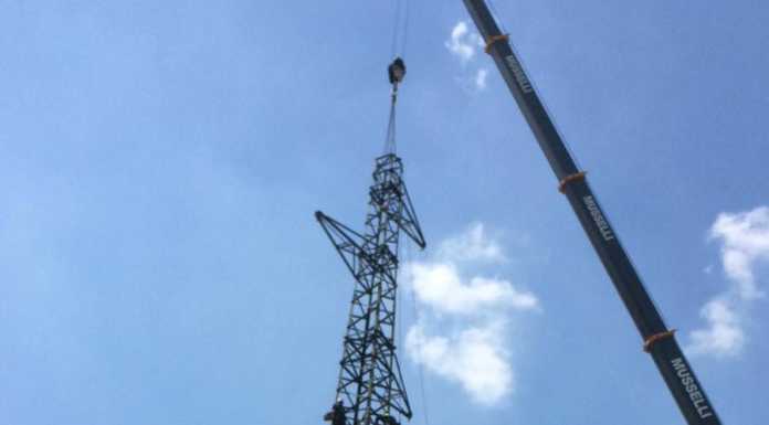 Lecco, in corso i lavori all’elettrodotto: si rimuove un traliccio