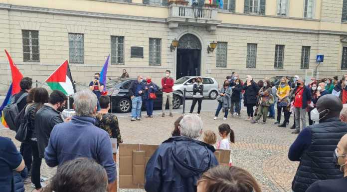 Lecco, in tanti in piazza per chiedere la pace in Palestina e Israele