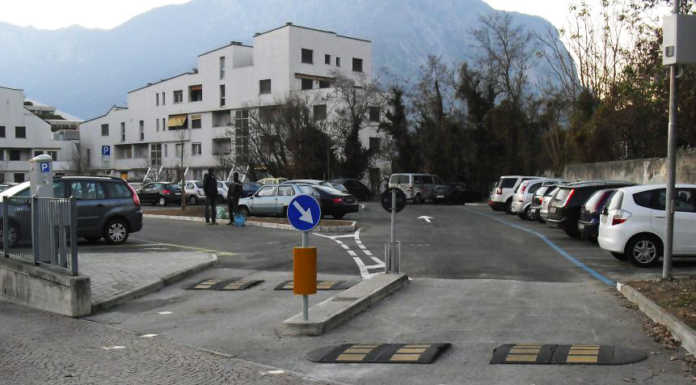 Lecco, prima mezzora di sosta gratis al parcheggio di via Parini