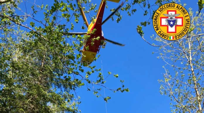 Cade sul sentiero che porta in Val Biandino, grave escursionista soccorso alpino premana