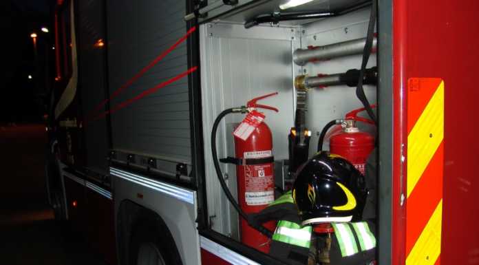 Montevecchia, incendio in fabbrica: intervengono i pompieri vigili del fuoco pompierii (1)