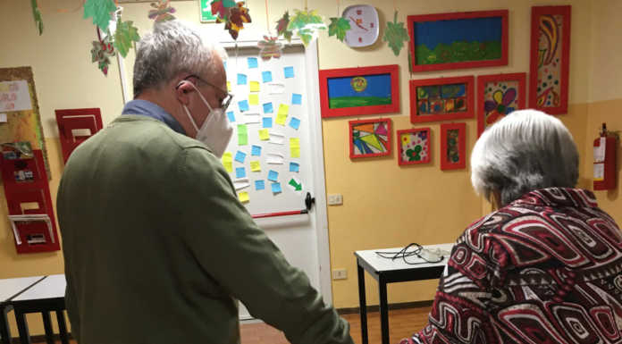 Via il vetro protettivo, all’Airoldi e Muzzi anziani e cari tornano a incontrarsi