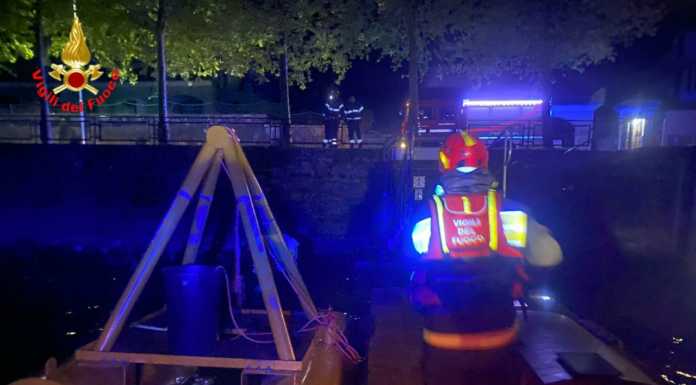 Zattere alla deriva nel lago, recuperate dai Vigili del Fuoco