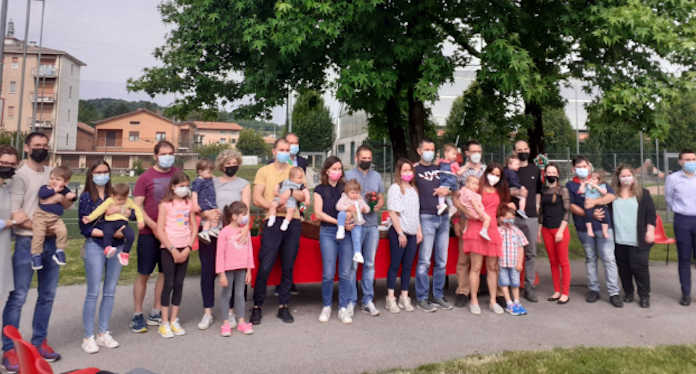 Calco dà il benvenuto ai nuovi nati e consegna le Costituzioni ai 18enni Neonati Calco