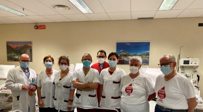 L’Avis di Costa Masnaga dona una barella al centro trasfusionale