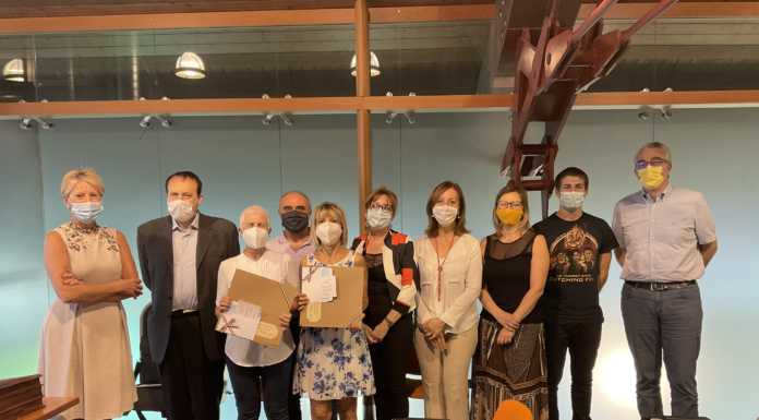 Il comune di Valmadrera ringrazia le insegnanti Maria Canali e Giulia Bartesaghi Insegnanti canali bartesaghi valmadrera