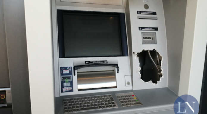 Gli hacker dei bancomat colpiscono ancora: ‘prelevati’ 30 mila euro a Merate