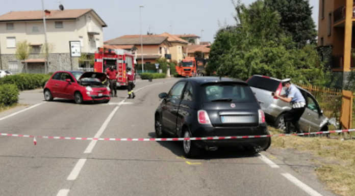 Robbiate, incidente sulla Sp 54: coinvolte tre auto, una finisce nel fosso