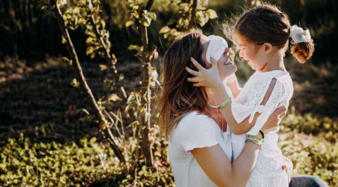 Rebecca e la sua lotta alla neurofibromatosi: “La nostra storia può aiutare tante persone” Rebecca Albarani e sua figlia Elisa