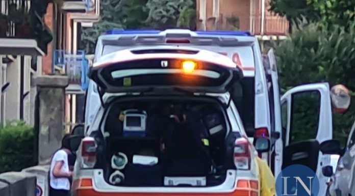 Lecco. Colto da malore, muore 67enne in strada automedica