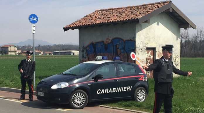 Comasco, svastica e scritte omofobe. 56enne denunciato dai Carabinieri