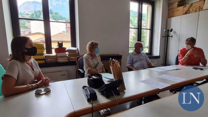 Da sinistra, il consigliere Pamela Maggi, l'assessore Tina Balossi, il dirigente Edoardo Riva e il sindaco Marco Ghezzi