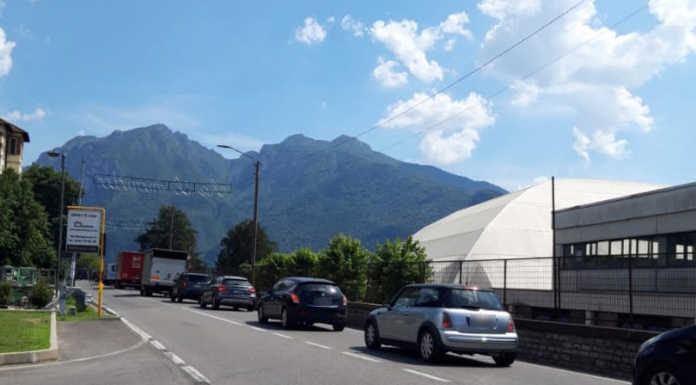 Lago. Code da Mandello verso Lecco per i lavori in Statale 36