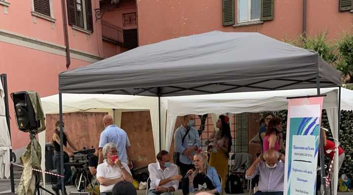 Lecco. “Curare il Covid a domicilio” in piazza l’incontro con i i medici