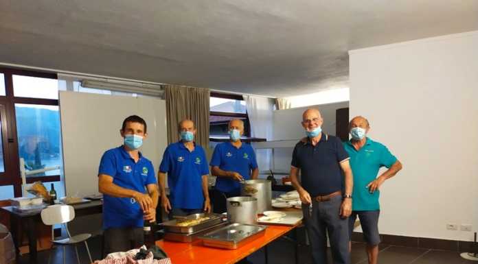 Varenna, gli Alpini raccolgono 3 mila euro per la scuola Pirelli. Il comune ne stanzia 9 mila per la Protezione Civile