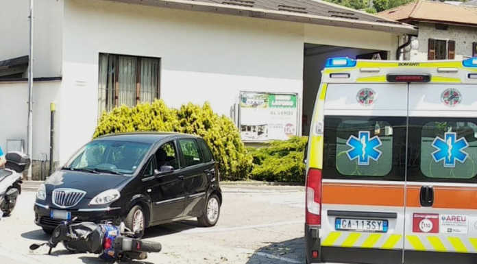 Mandello, scontro tra auto e moto: soccorsa una donna