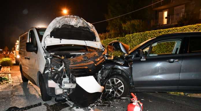 Schianto a Oggiono: grave un giovane, l’altro si allontana a piedi. L’auto era rubata