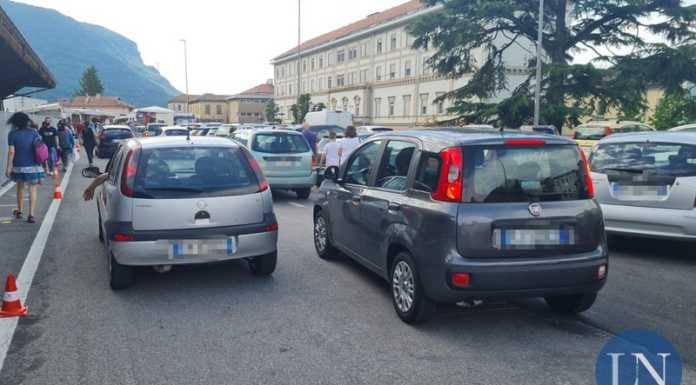 Mercato senza parcheggio: ambulanti arrabbiati, il comune chiede pazienza mercato parcheggi piccola caos