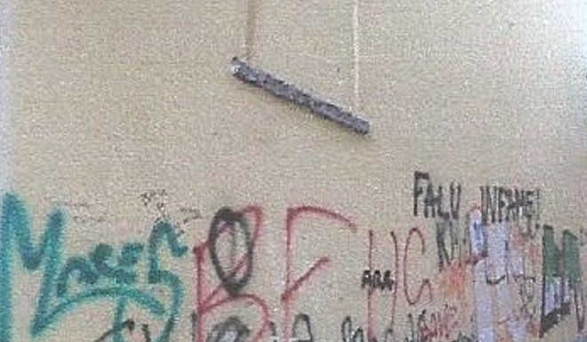 Calolzio. Muri imbrattati: “Il Comune metta un budget per il ripristino del decoro” muri imbrattati