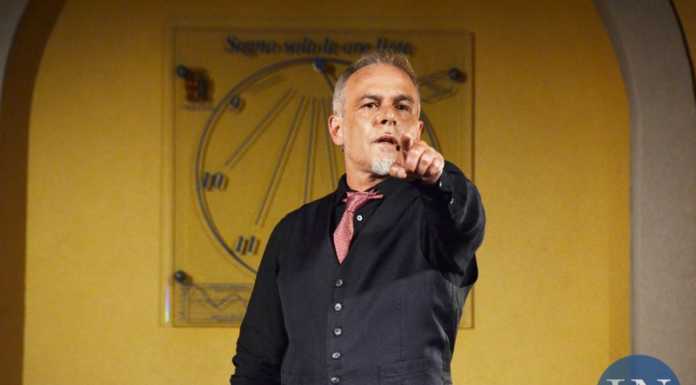 La storia di Piero Nava debutta sul palco, entusiasmo per la prima di “Sono stato anch’io” spettacolo_piero_nava_sono_stato_anch_io