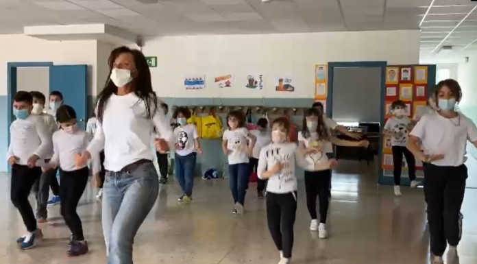 Scuola. La maestra Steppo Valsecchi balla coi suoi alunni: “Spargiamo positività!” steppo balla alunni