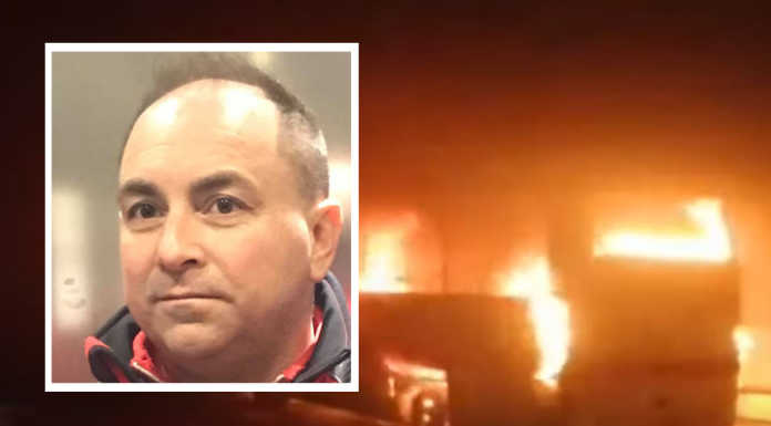 Prima lo scoppio di una gomma, poi le fiamme. L’autista: “Subito messi in salvo i ragazzi”