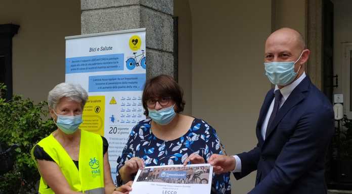 “Comuni Ciclabili”. Lecco riceve bandiera e attestato dalla FIAB