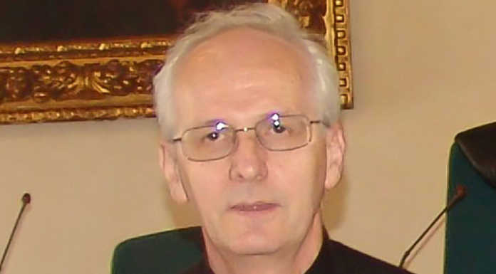 Dopo 13 anni don Carlo Gerosa lascia Acquate: “Mi mancherà molto”