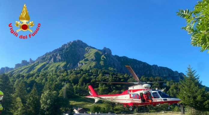 Si perdono in Grignetta, recuperati dall’elicottero dei Vigili del Fuoco elicottero vigili del fuoco