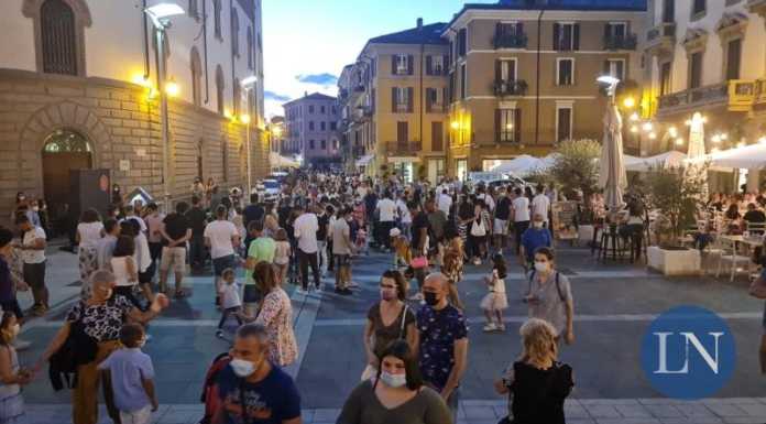 Eventi estivi e pericolo contagi: “Prudenza, ma all’aperto meno rischi” notte bianca lecco 2021