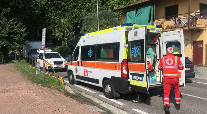 Lierna. Scontro auto-moto, coinvolta una donna di 33 anni