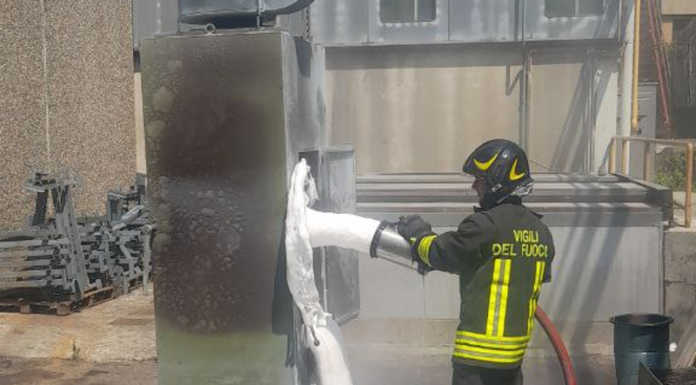 Olginate. Fiamme alla Regina Catene, a fuoco un macchinario Vigili del Fuoco Regina Catene Olginate