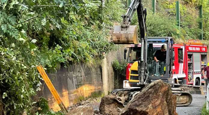 Bellano. Franano massi a Noceno, strada liberata d’urgenza in serata