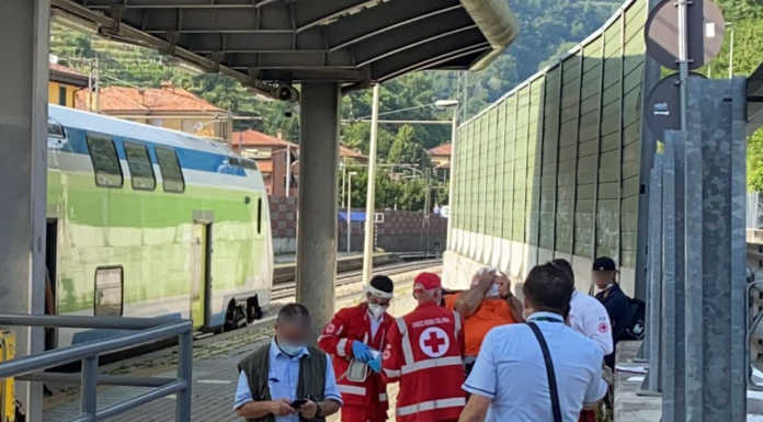 Olgiate. Aggressione sul treno, passeggero colpito con un pugno