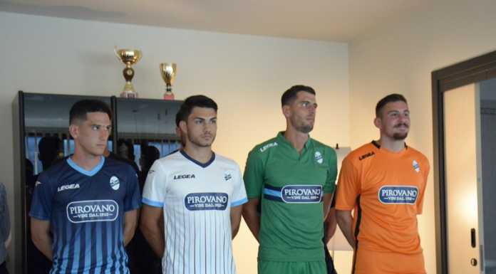 Calcio Lecco: le nuove maglie. La ricerca di sostenitori continua