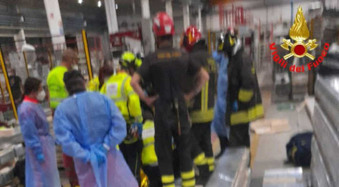 Grave infortunio in fabbrica a Cortenova: 23enne in codice ‘rosso’
