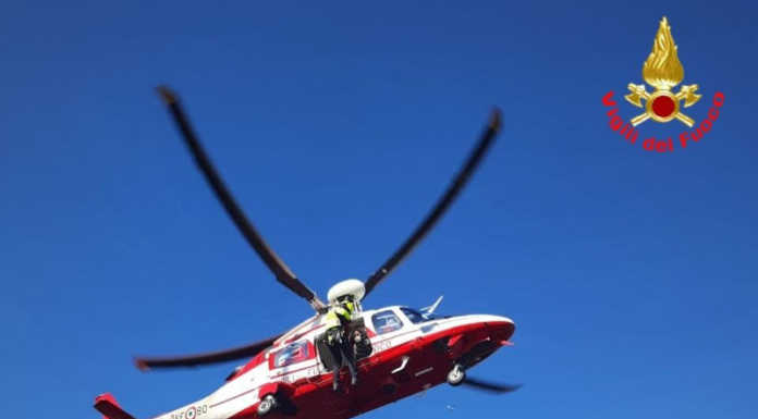 Premana. In difficoltà in un canalone, interviene l’elicottero dei VVF ma non basta elicottero vigili del fuoco drago