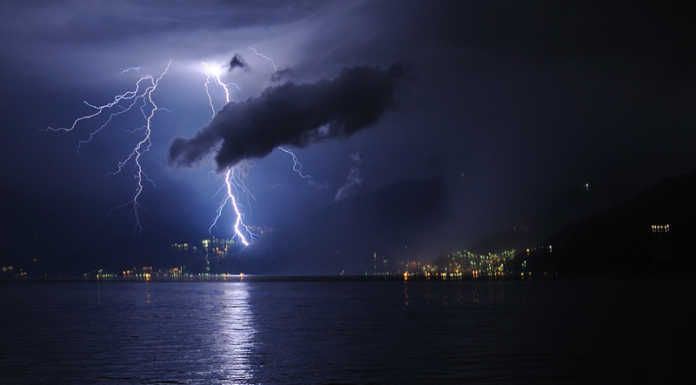 Maltempo in arrivo: diramata l’allerta arancione per rischio temporali fulmini-temporale