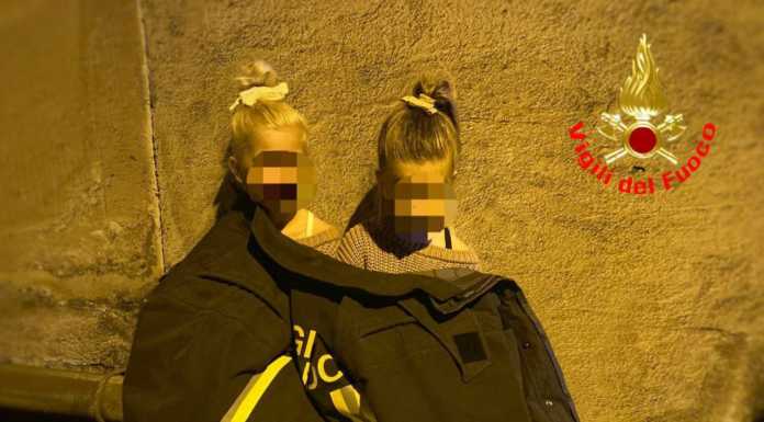 Incidente in SS36, genitori e bimbe soccorsi dai Vigili del Fuoco