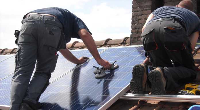 Installatori di impianti. Ottenuto l’inserimento delle qualifiche FER nel certificato camerale installatori impianti pannelli solari pixabay