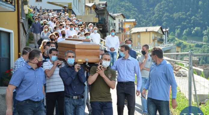 Tutta Premana si è fermata per dire addio a don Graziano: “Grazie per il tuo sorriso” Funerale Don Graziano Gianola Premana 16 luglio 2021
