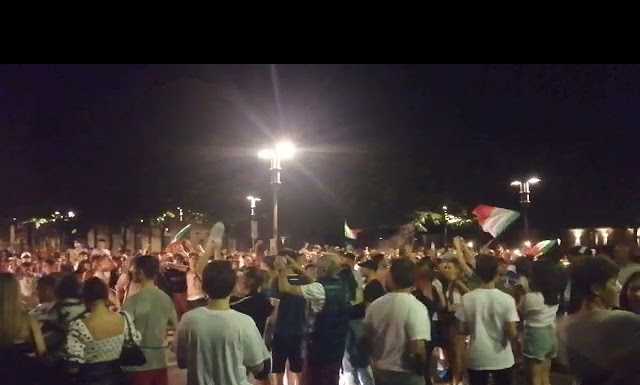 Anche a Merate strade ‘tricolore’ per la vittoria dell’Italia