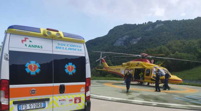 Perledo, schianto lungo via per Esino. Soccorso un motociclista