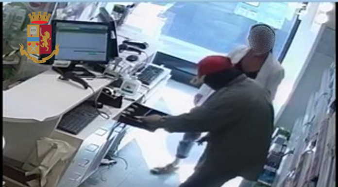 Milano, rapina la farmacia e si cambia di abito ma la Polizia lo acciuffa