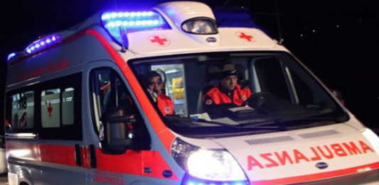 San Giovanni, auto si ribalta nella notte in via Partigiani, soccorso 31enne ambulanza