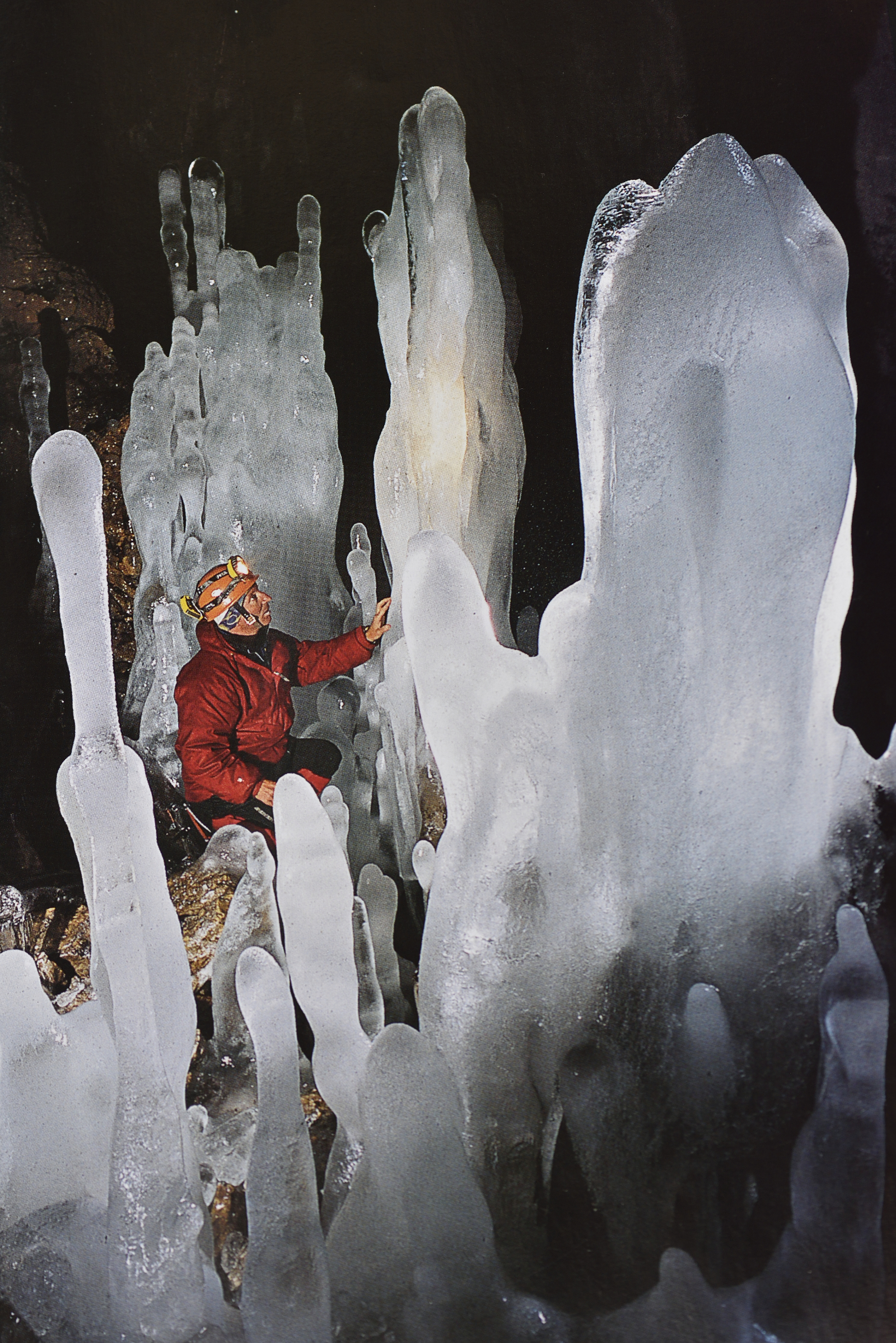  Stalagmiti nella ghiacciaia di Moncodeno (foto Lanfranchi)