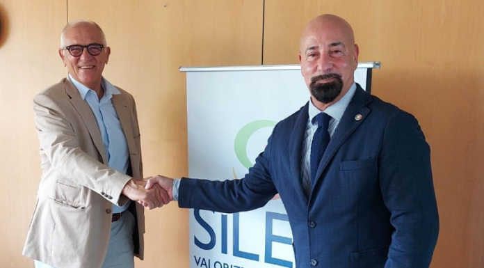 Tra Silea e Anaci Lecco rinnovata la collaborazione in tema di ambiente e rifiuti Domenico Salvadore (Silea) e Marco Bandini (Anaci)
